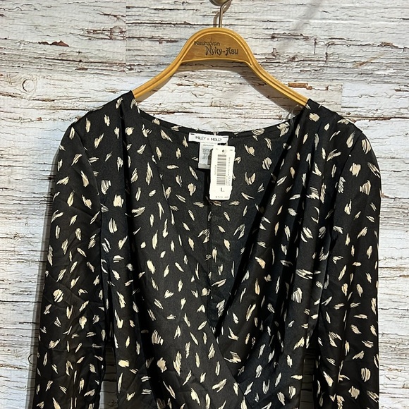 Miley & Molly  blouse size large NWT - Picture 3 of 9